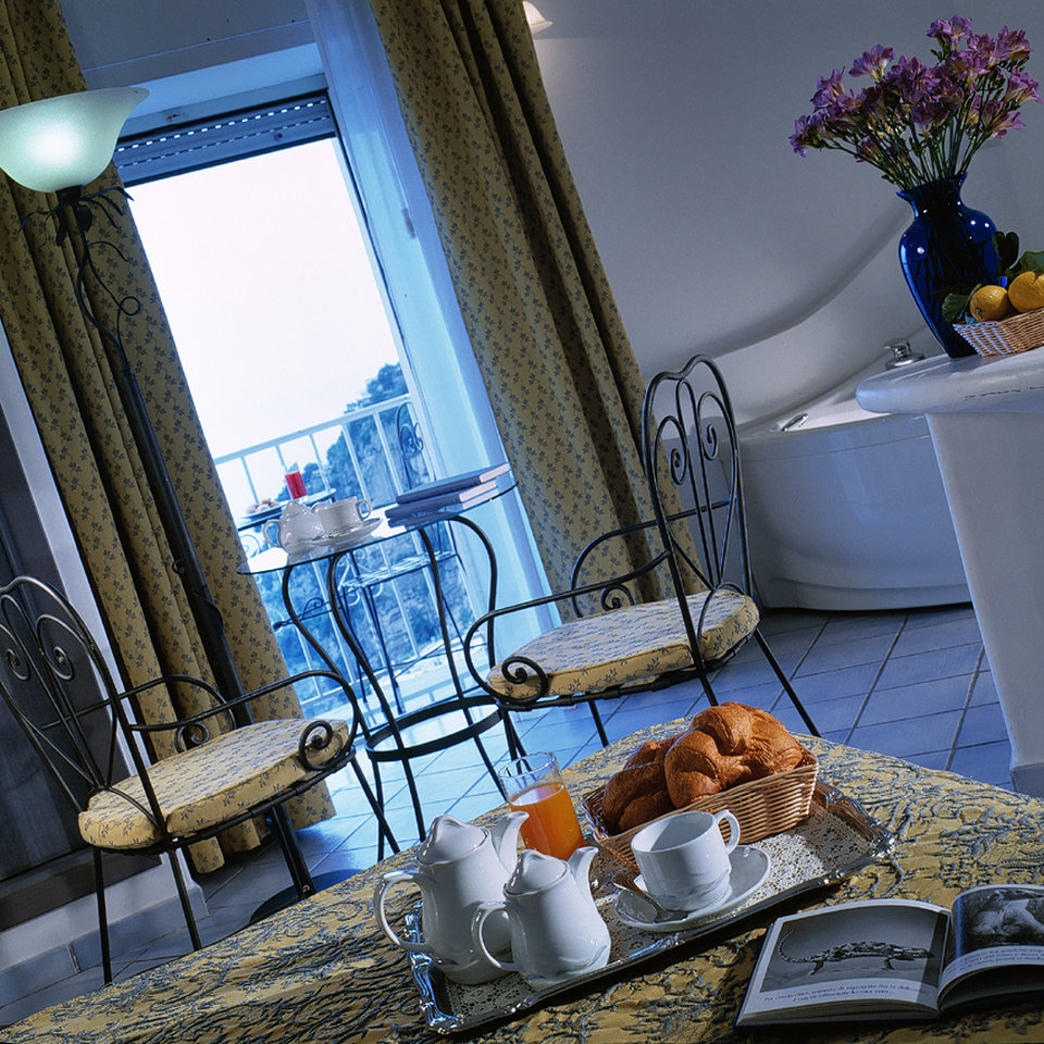 Art Hotel / Hotel Pasitea by null