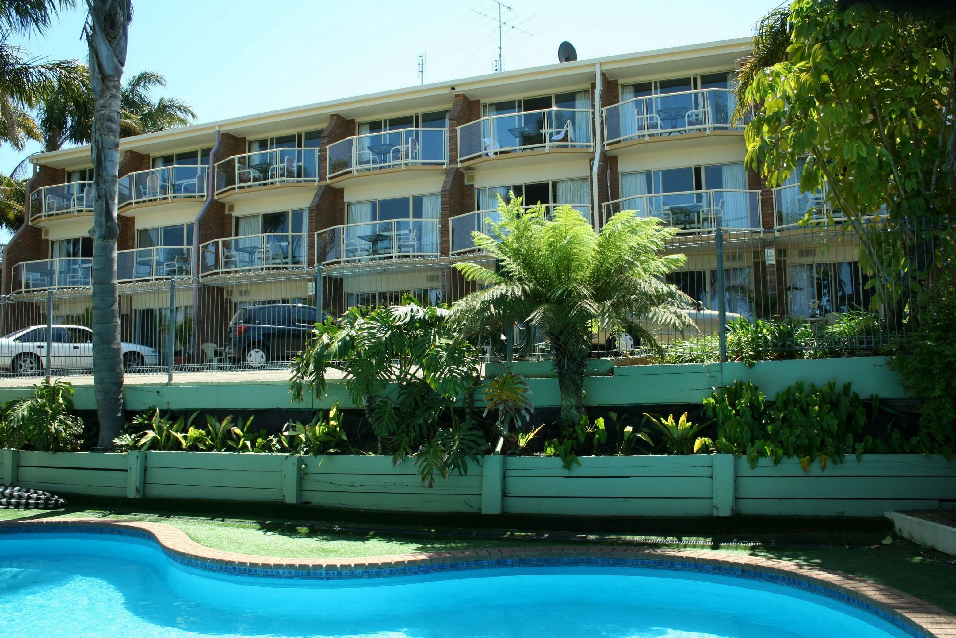 Sapphire Waters Motor Inn by null