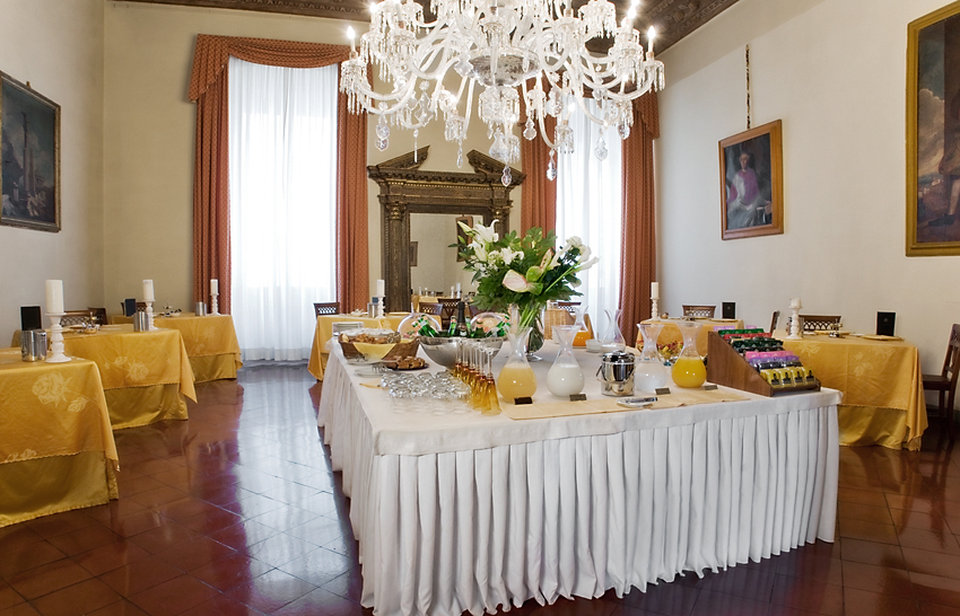 Palazzo Magnani Feroni by null