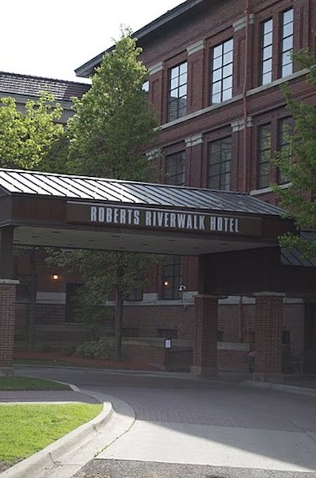 Roberts Riverwalk Hotel by null