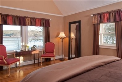 The Lake House at Ferry Point Inn by null