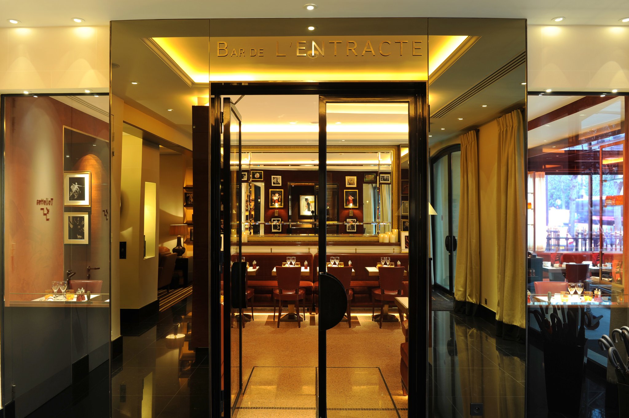 Hôtel Montaigne by null
