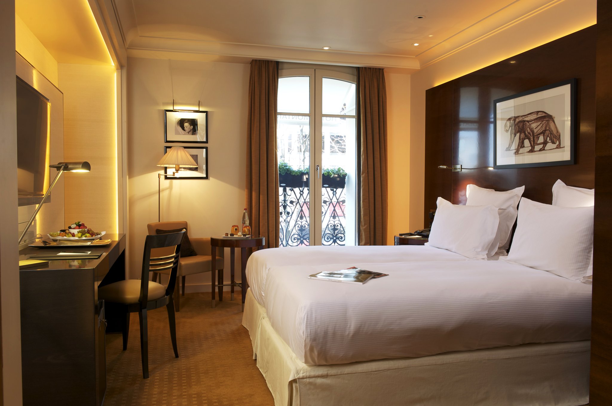 Hôtel Montaigne by null