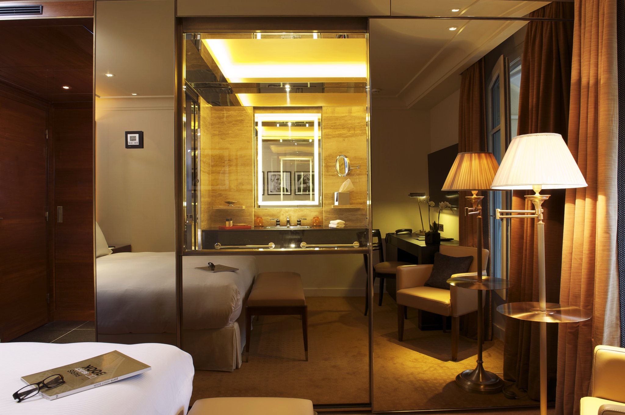 Hôtel Montaigne by null