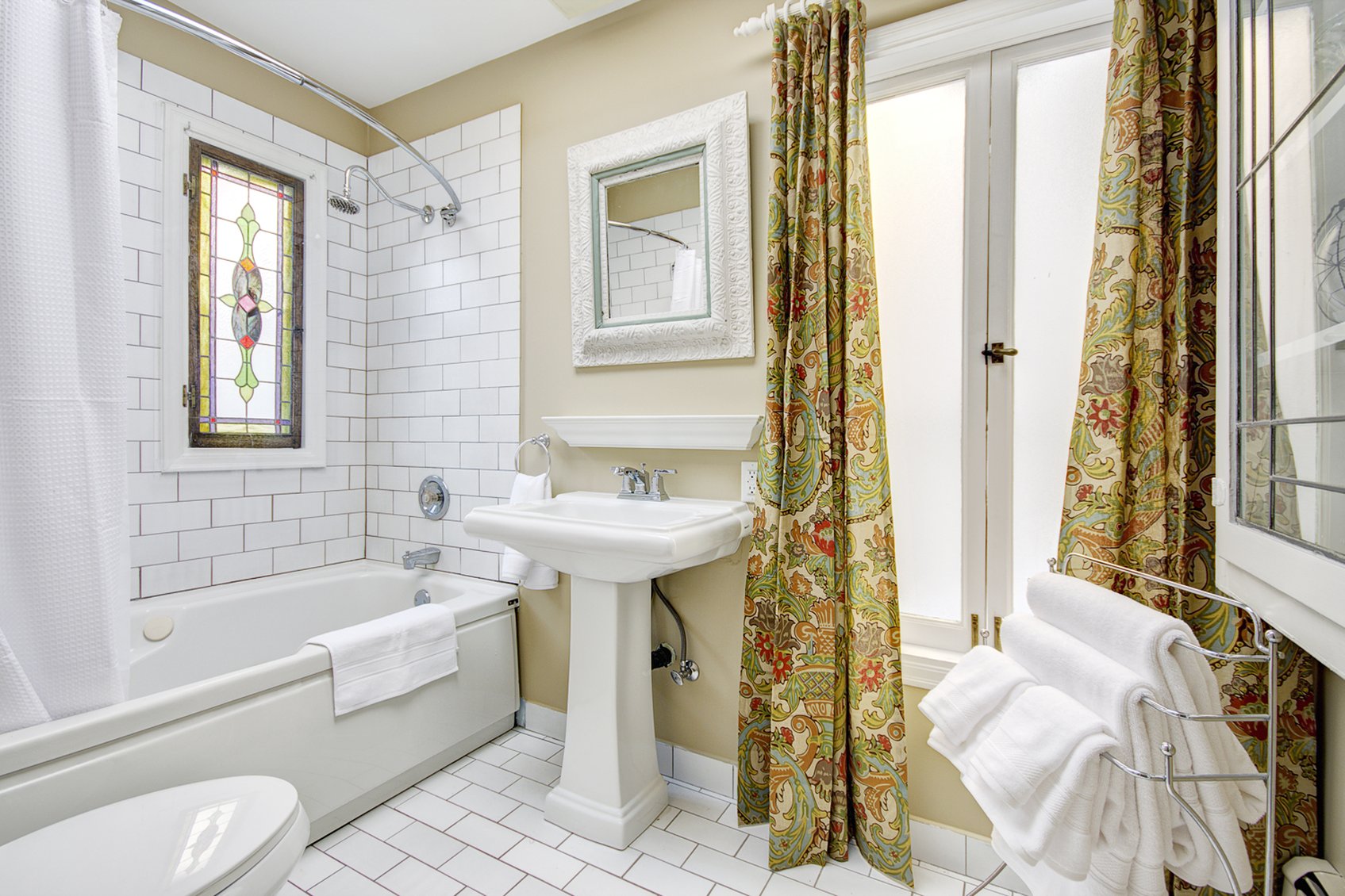 English Bay Inn by null