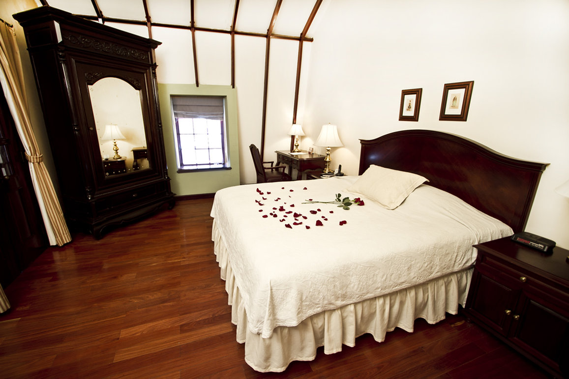 Hotel DeVille by null