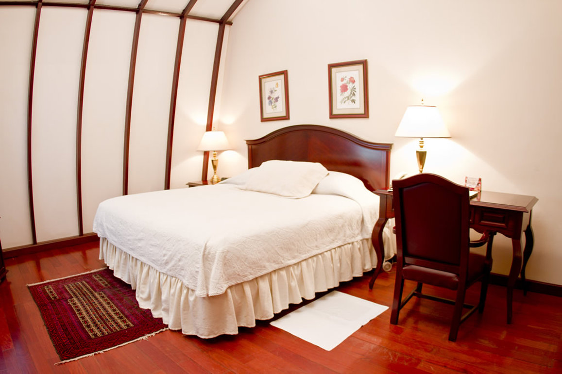 Hotel DeVille by null