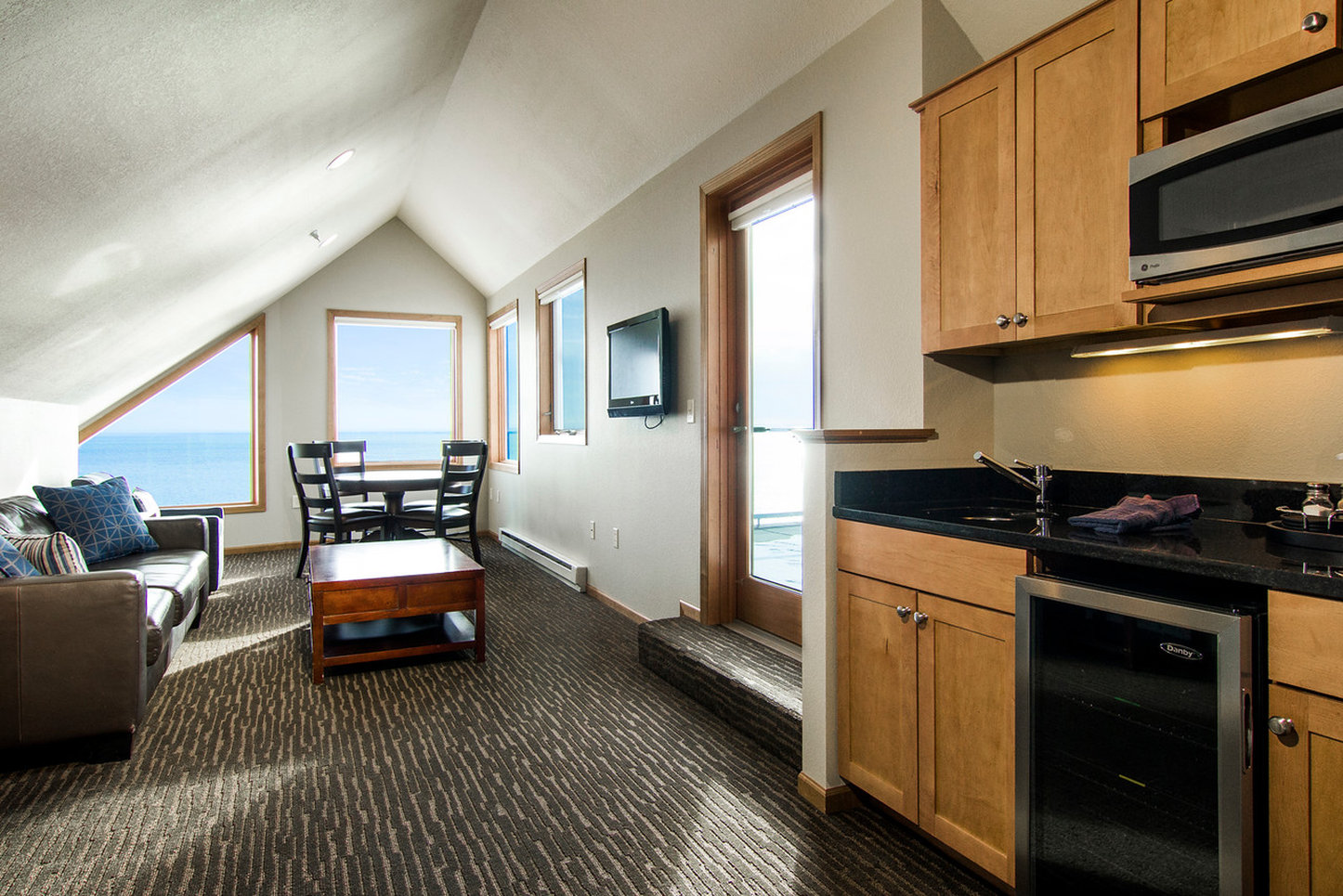 Beacon Pointe on Lake Superior photo 6