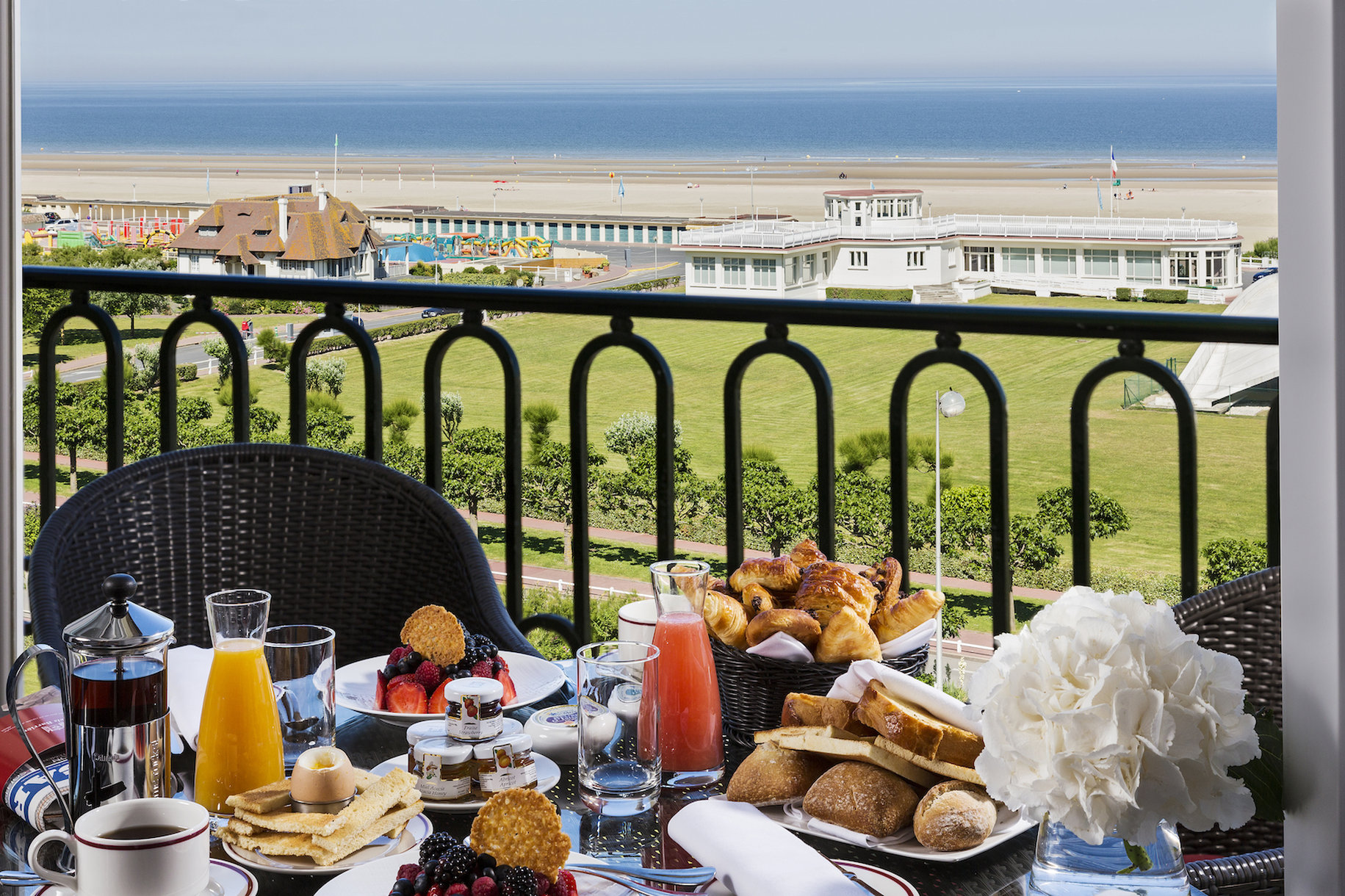 Royal Barriere Hotel by null