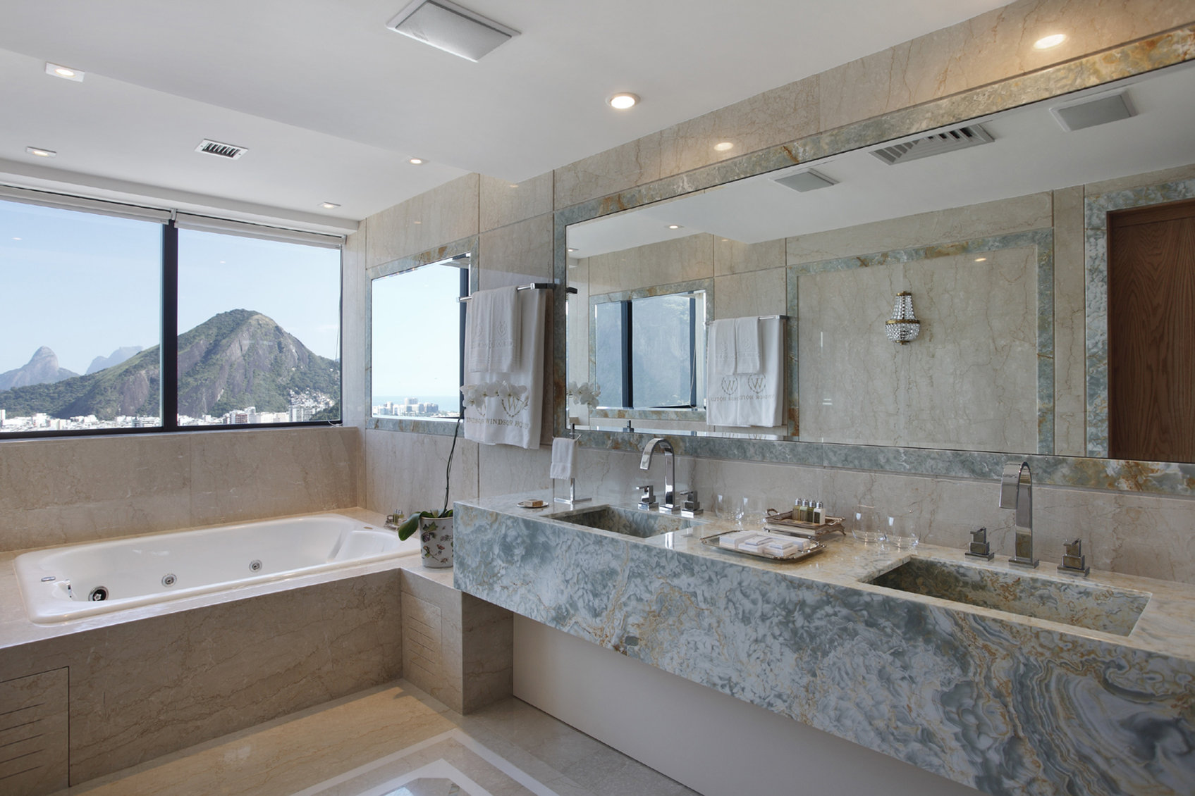 Hilton Rio de Janeiro Copacabana by null