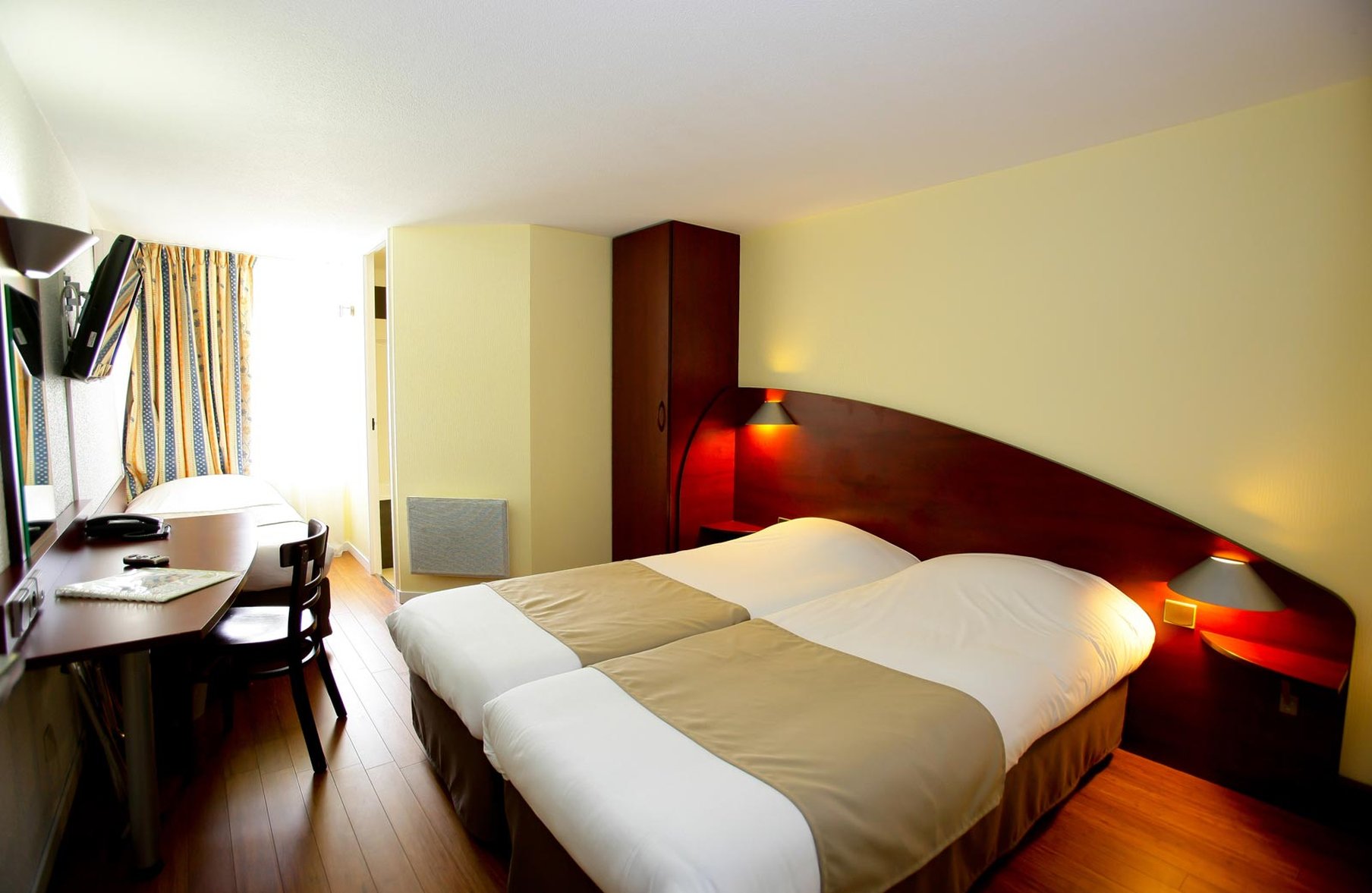 Contact Hôtel- Restaurant le Provençal avec Bornes électriques 22kwh by null