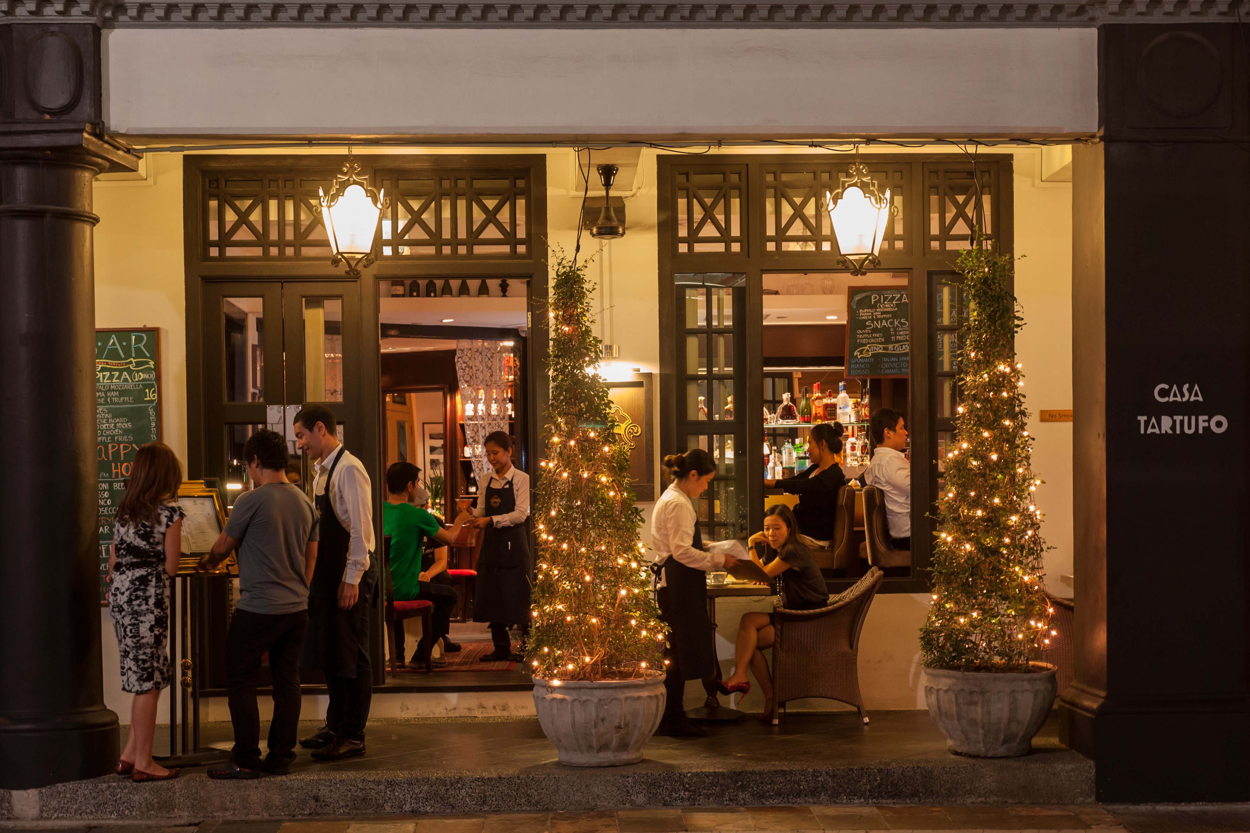 The Scarlet Singapore by null