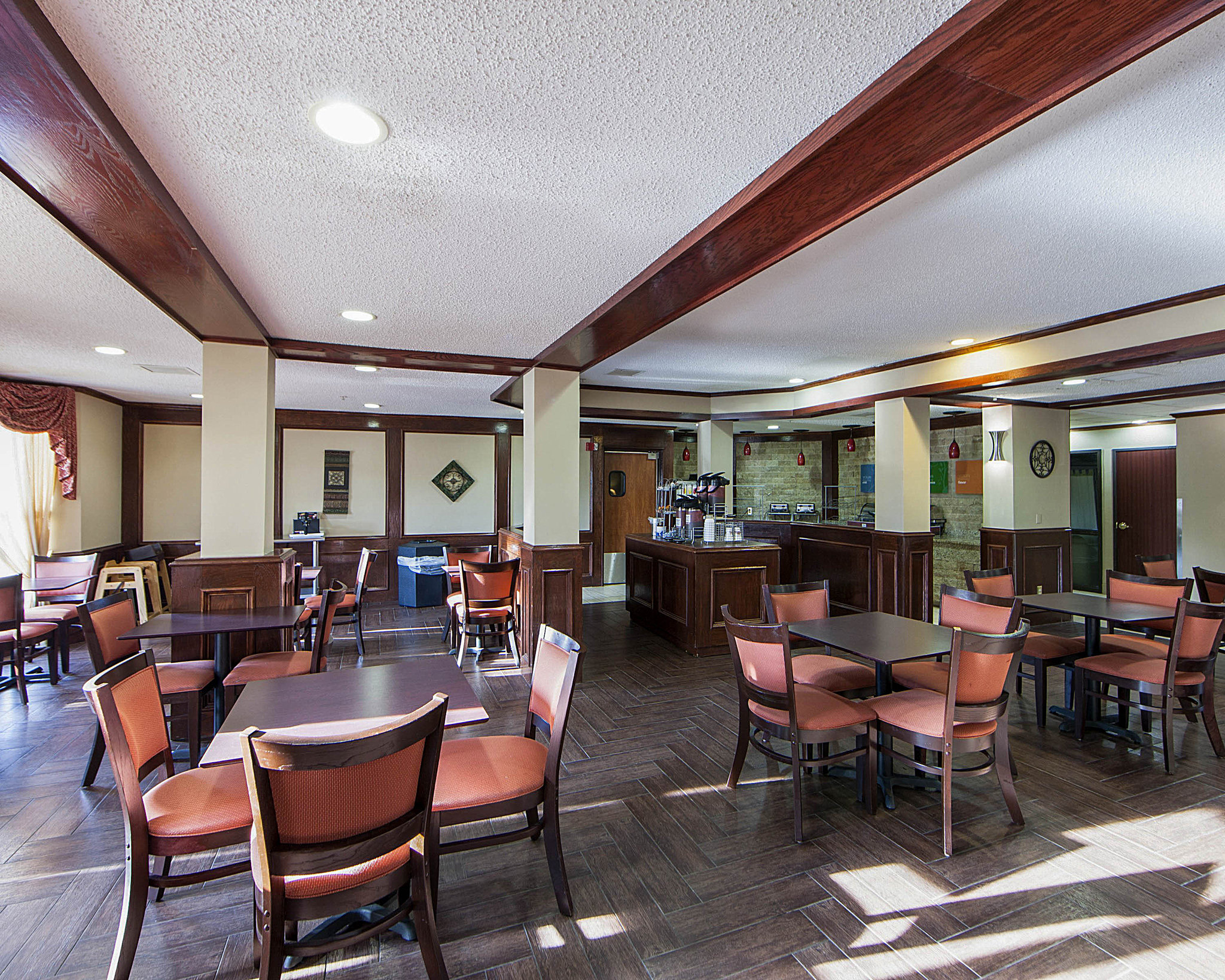 Quality Suites Addison-Dallas photo 7