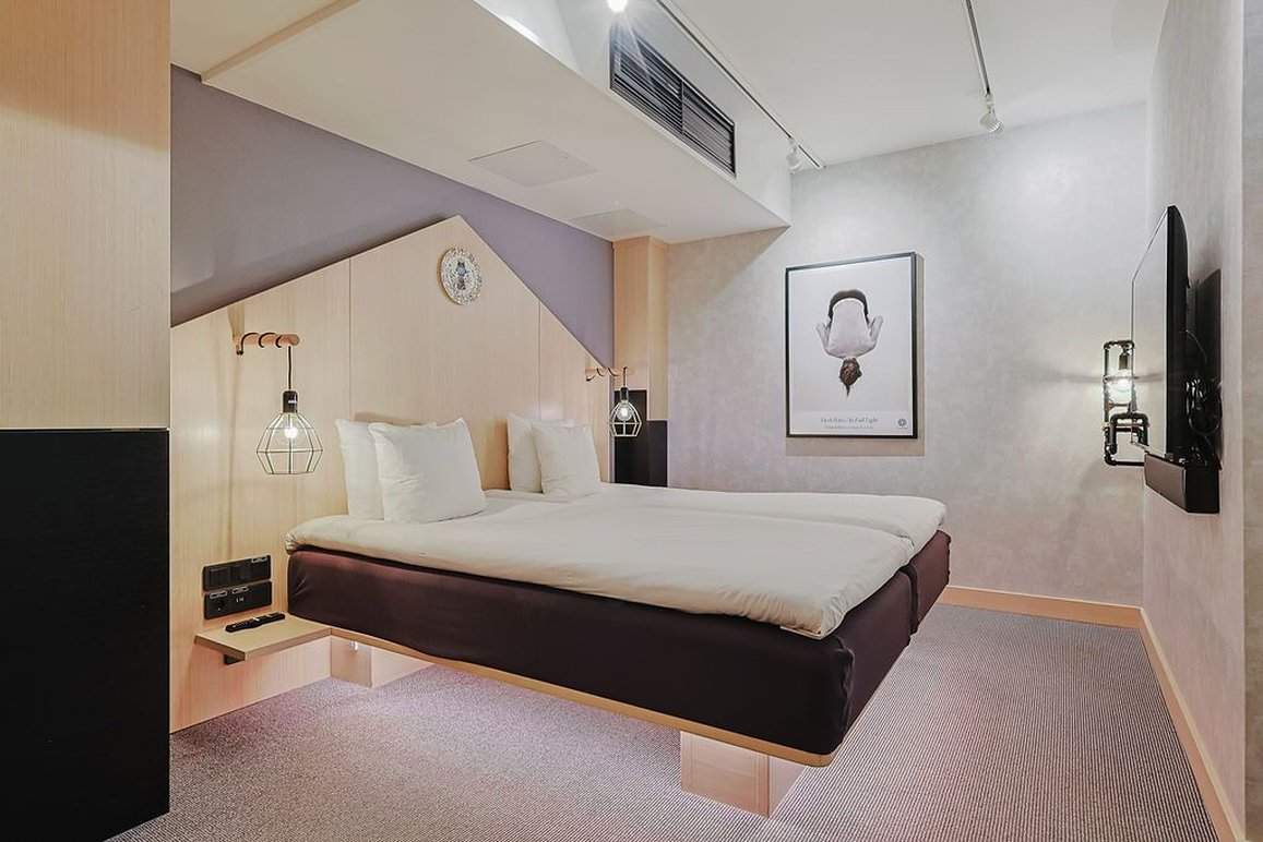 Hotel With Urban Deli by null