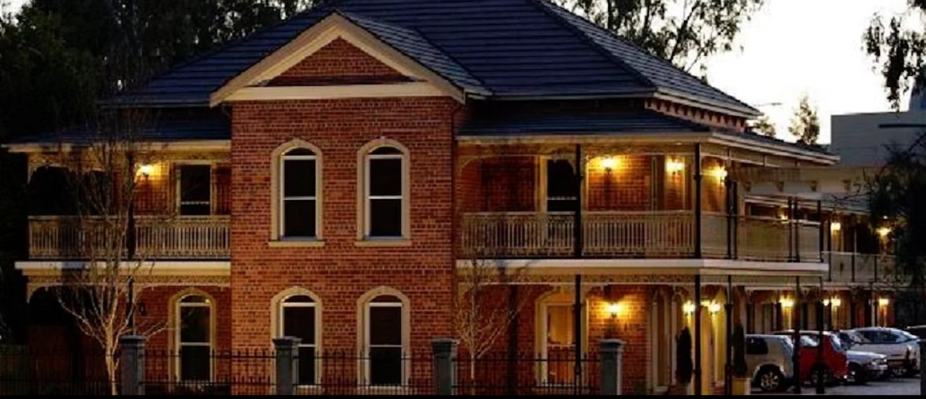 Carlyle Suites & Apartments photo 7