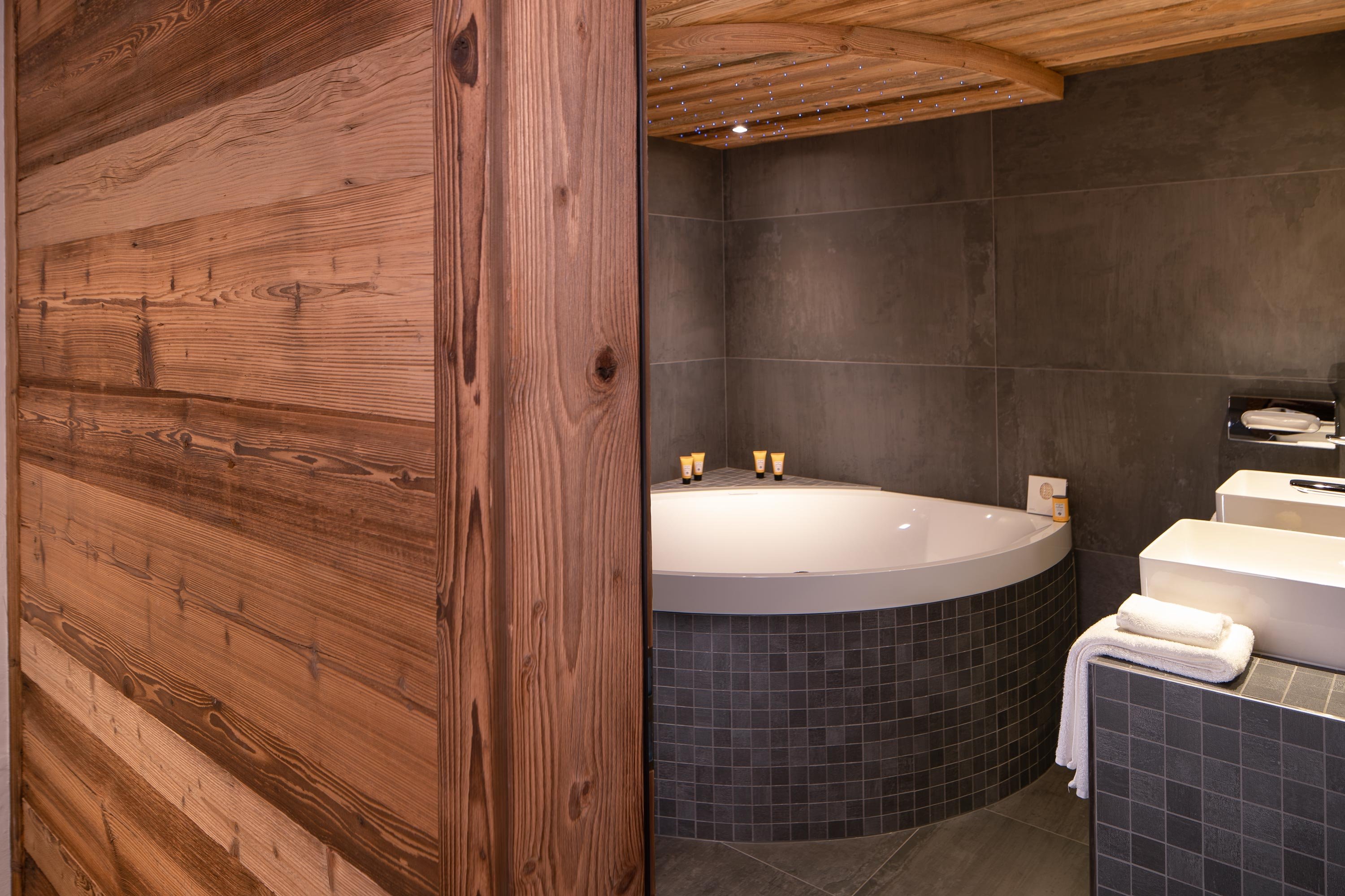 Hostellerie du Pas de l'Ours, Relais & Châteaux by null