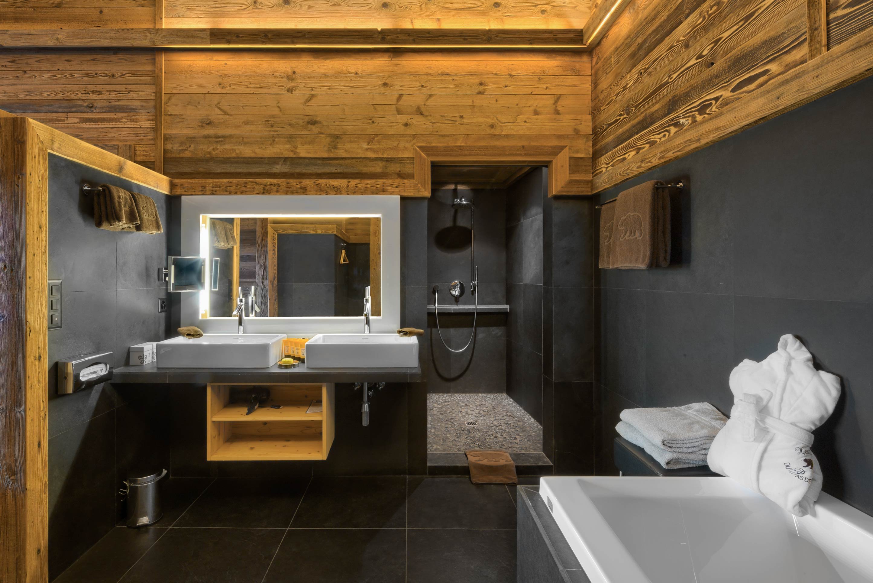 Hostellerie du Pas de l'Ours, Relais & Châteaux by null