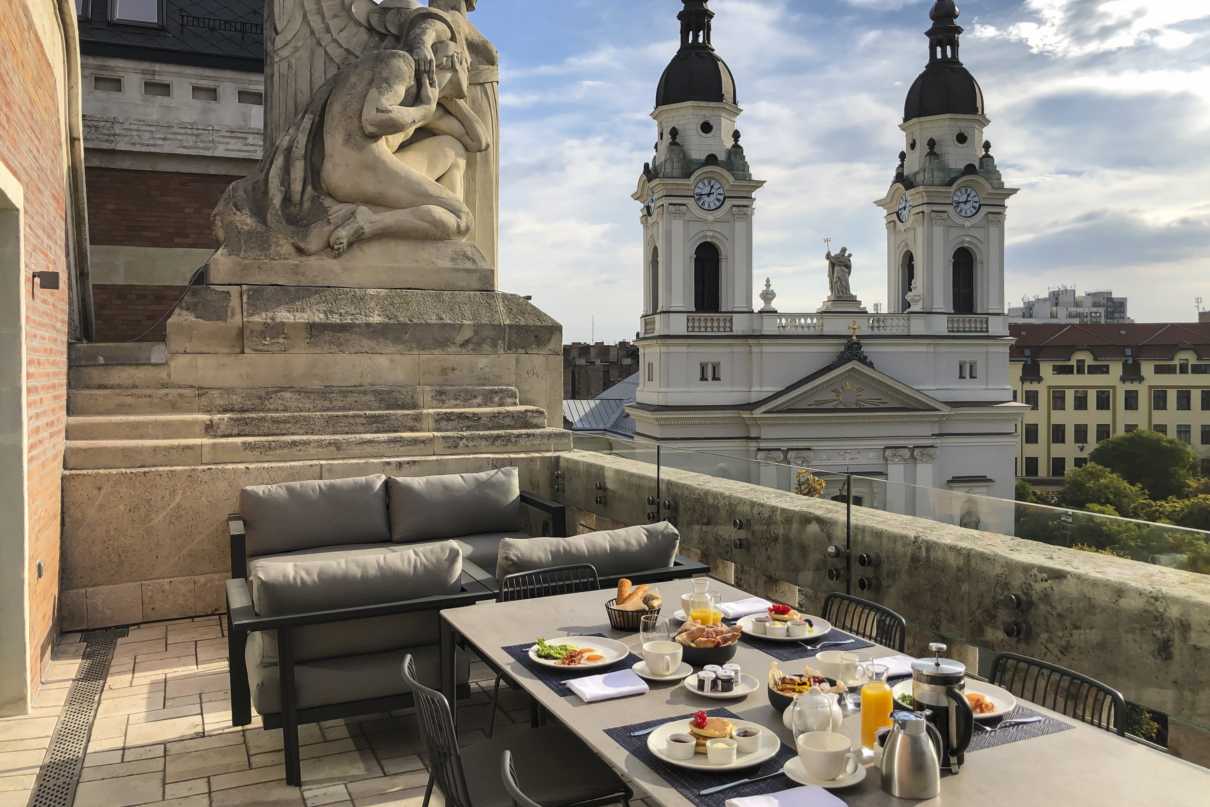 Kozmo Hotel Suites & Spa by null