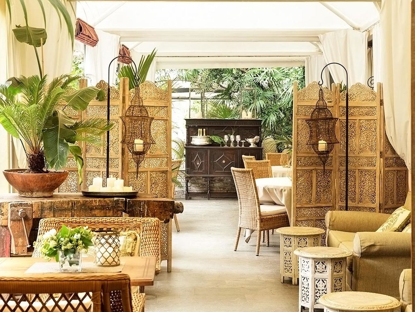 Hotel Metropole by null