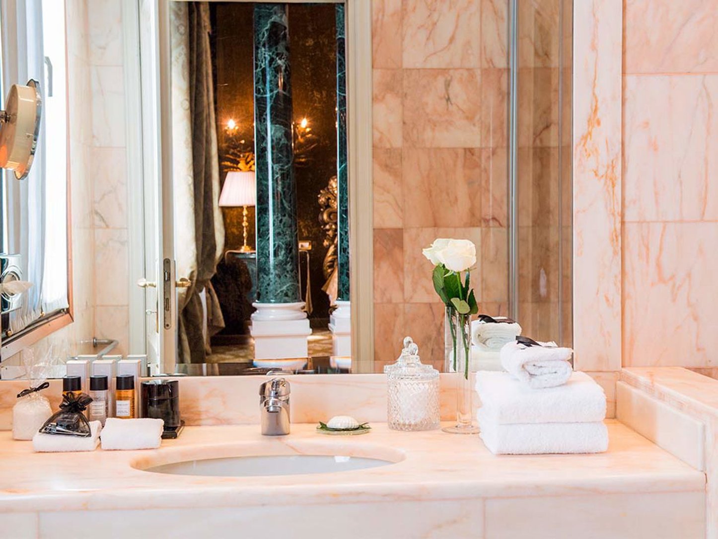 Hotel Metropole by null