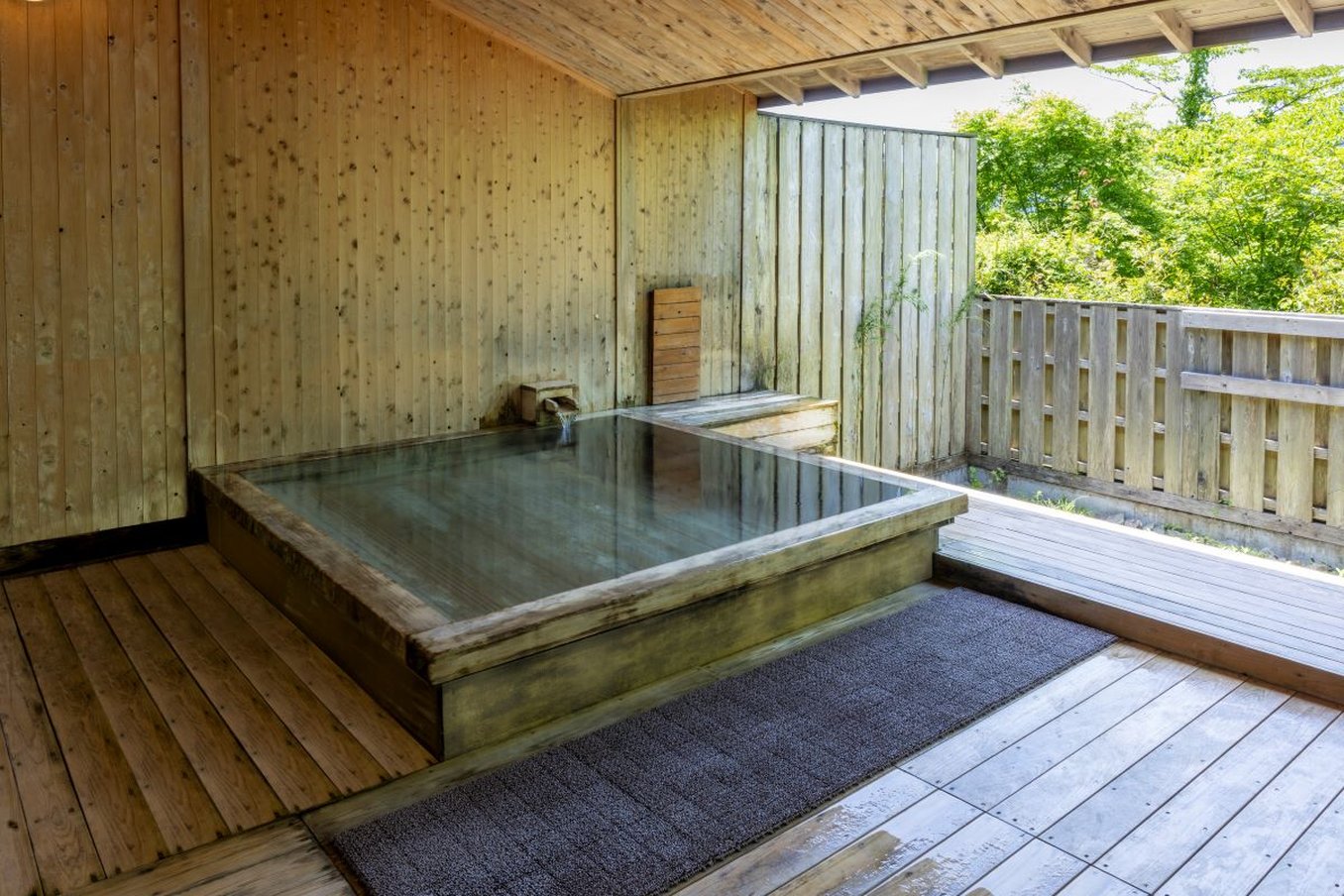 HAKONE RETREAT VILLA by Onko Chishin by null