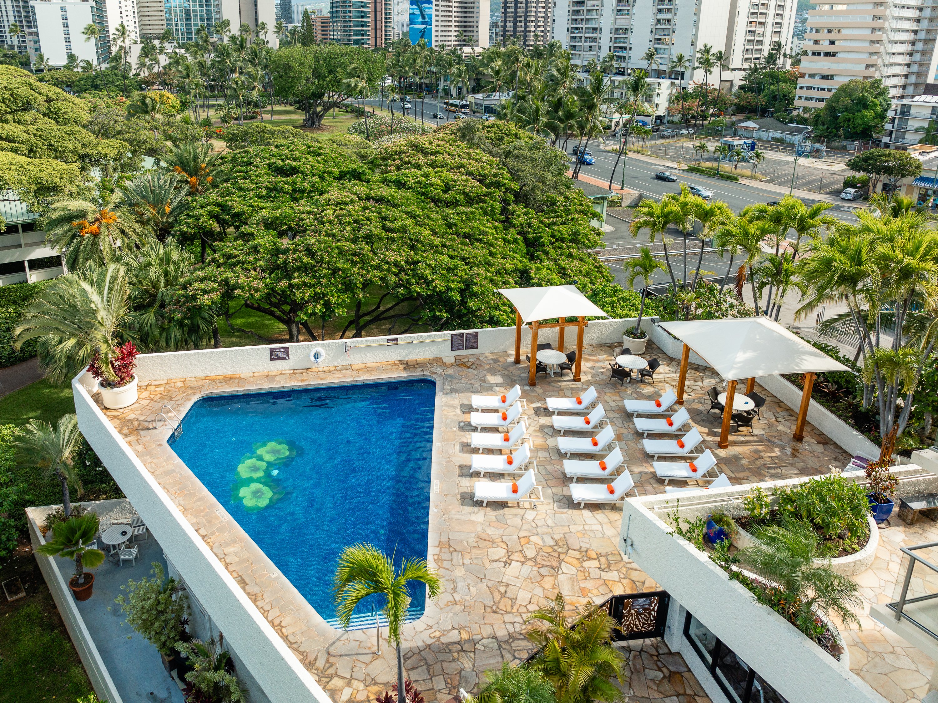 Luana Waikiki Hotel & Suites by null