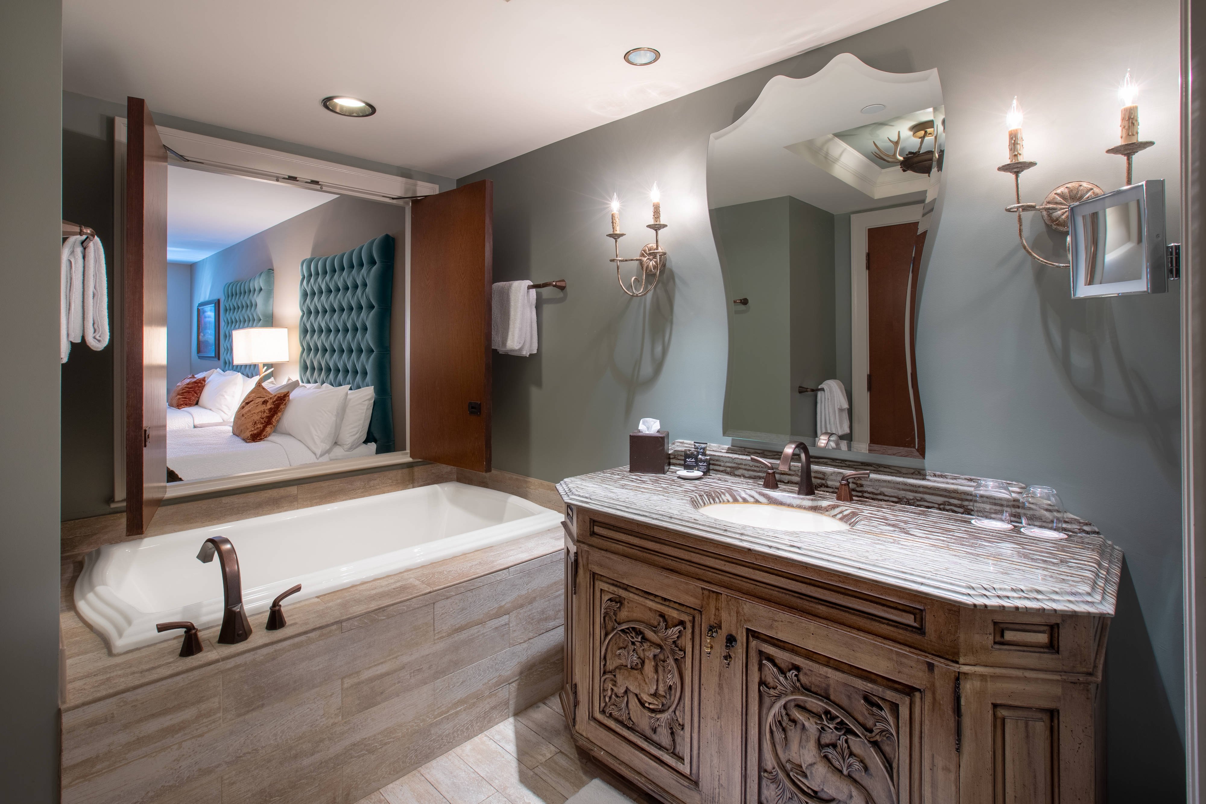 Grand Bohemian Lodge Asheville, Autograph Collection by null