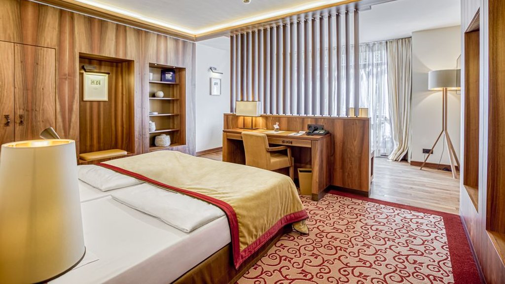 Wald & Schlosshotel Friedrichsruhe by null