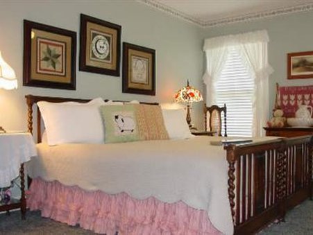 Red Bluff Cottage by null