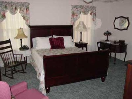 Red Bluff Cottage by null