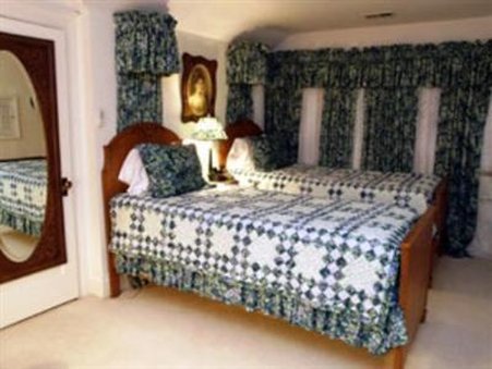 Brass Pineapple Inn by null
