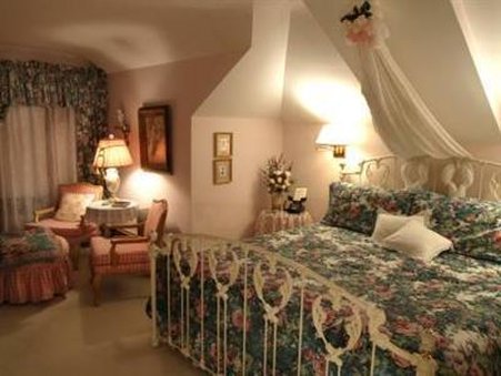 Brass Pineapple Inn by null
