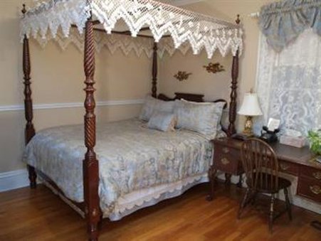 Brass Pineapple Inn by null