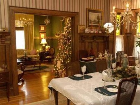 Brass Pineapple Inn by null