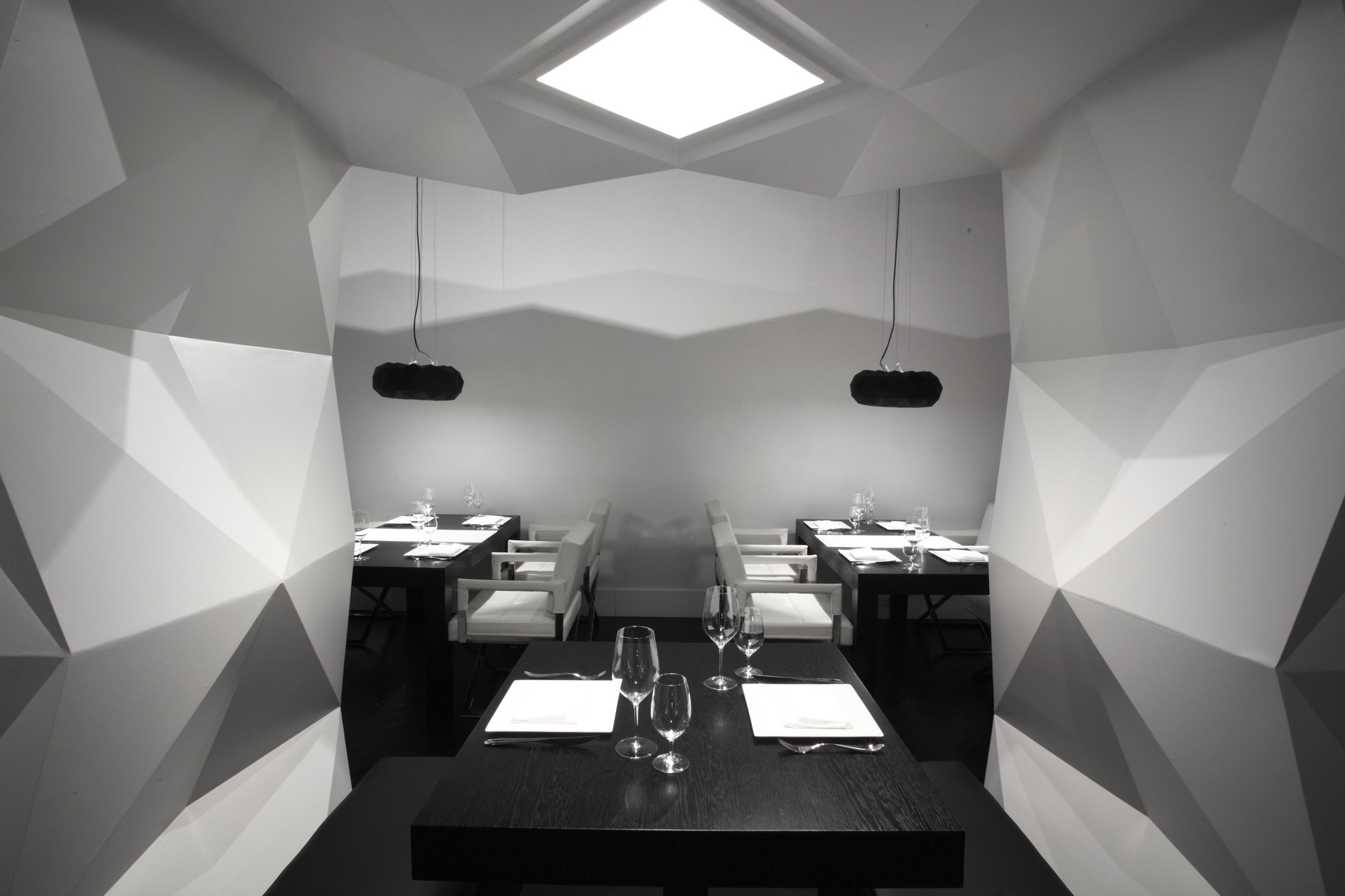 Blow Up Hall 5050 by null