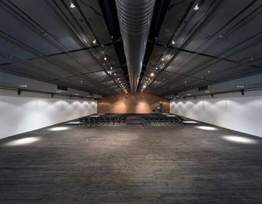 Blow Up Hall 5050 by null