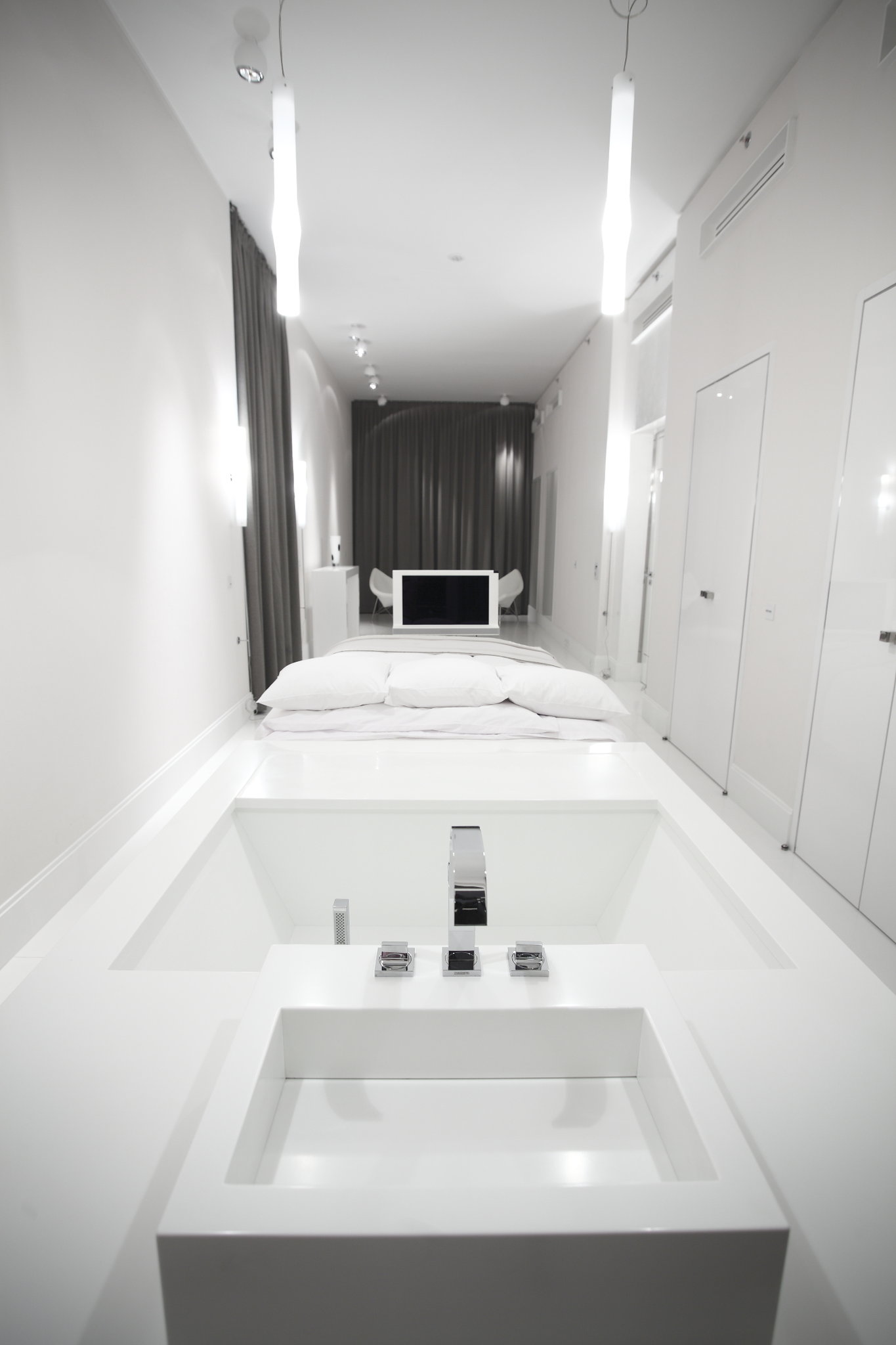 Blow Up Hall 5050 by null
