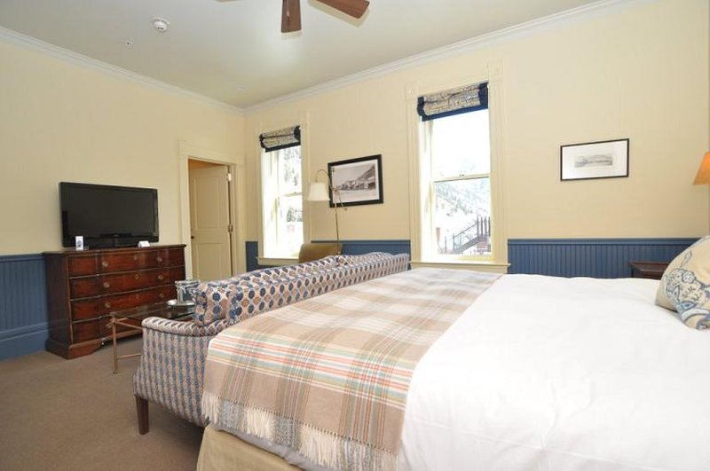 New Sheridan Hotel by null