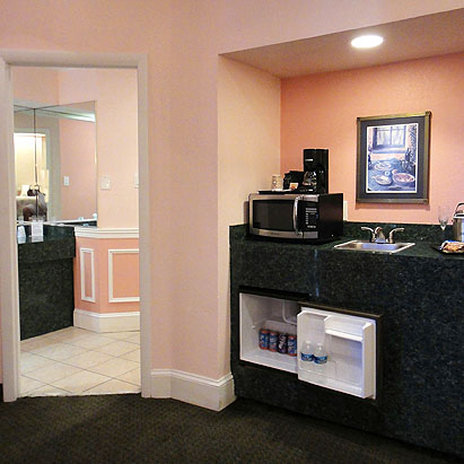 Inn of the Dove at Bensalem-Jacuzzi & Fireplace Suites photo 8