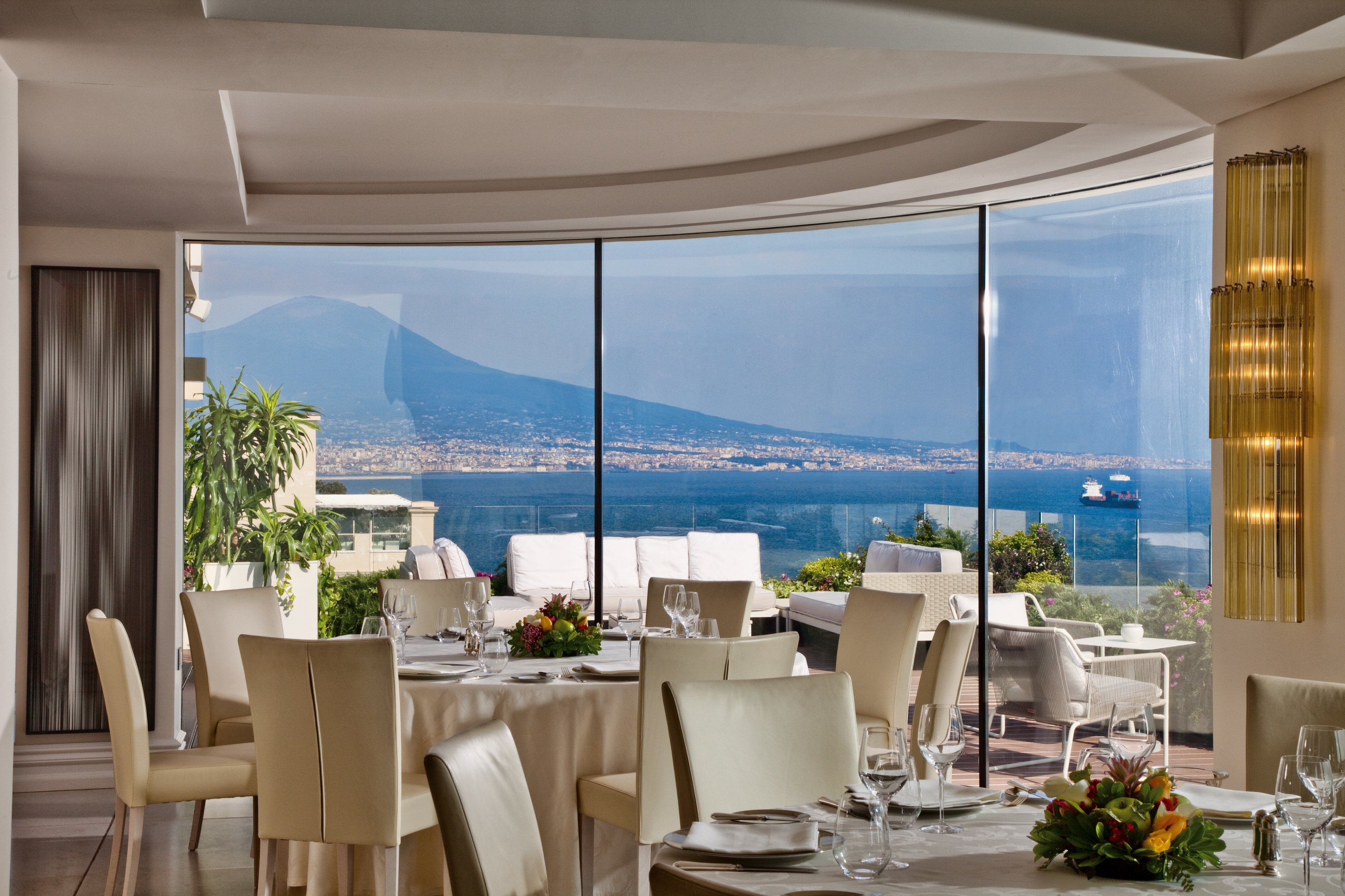 Grand Hotel Vesuvio by null