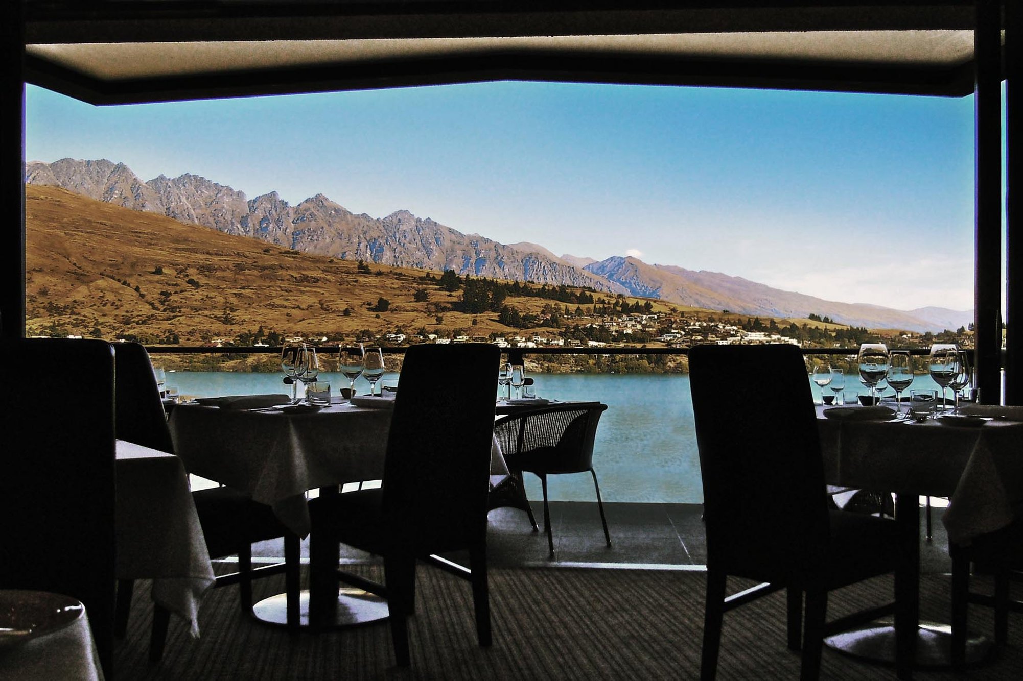 The Rees Hotel, Luxury Apartments & Lakeside Residences by null