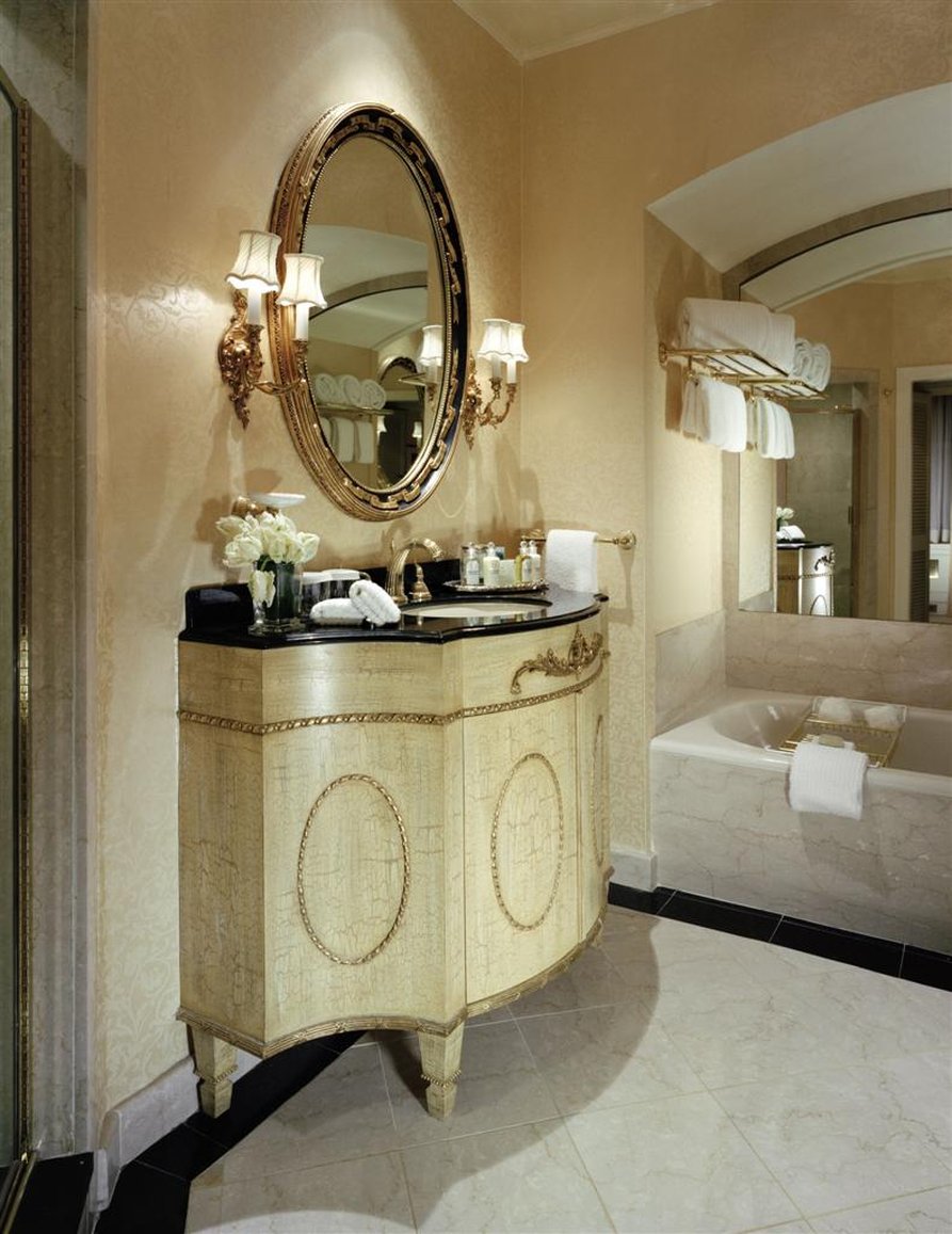 Waldorf Astoria New York by null