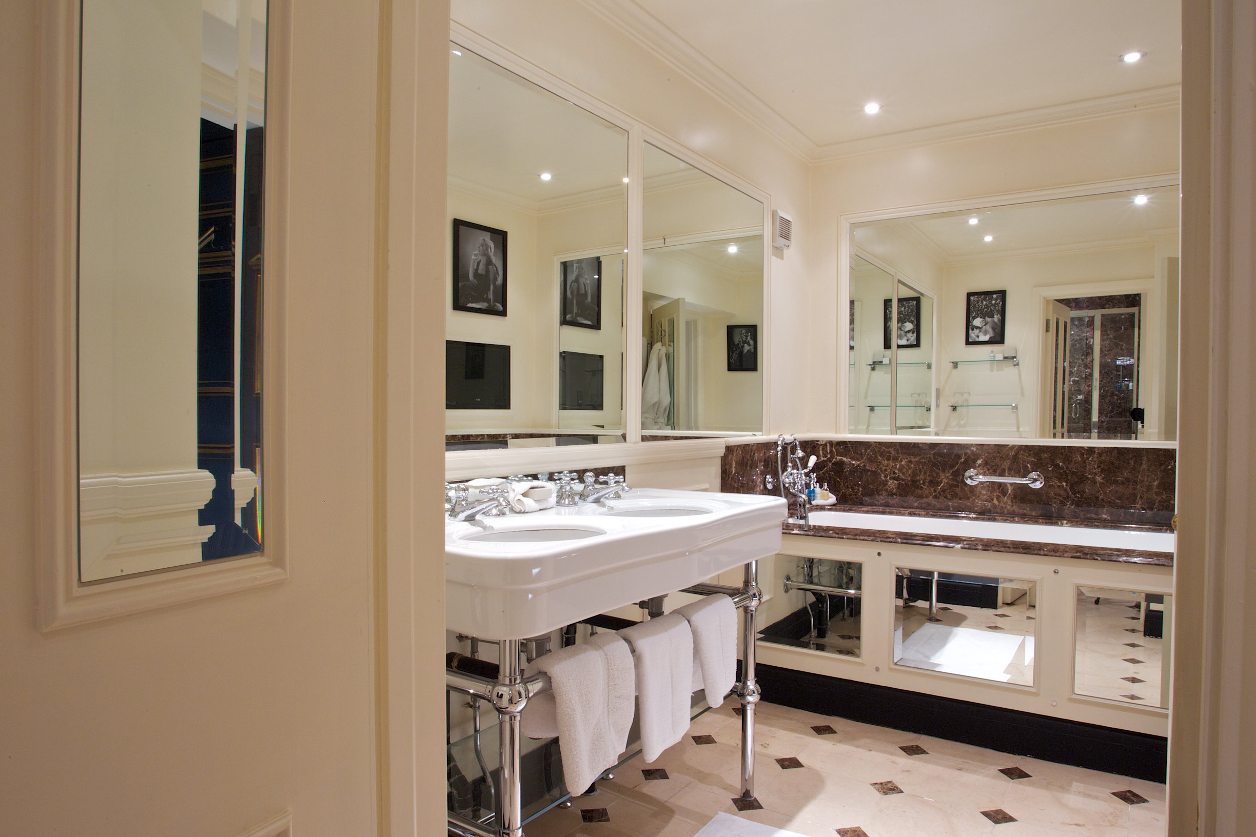 11 Cadogan Gardens by null