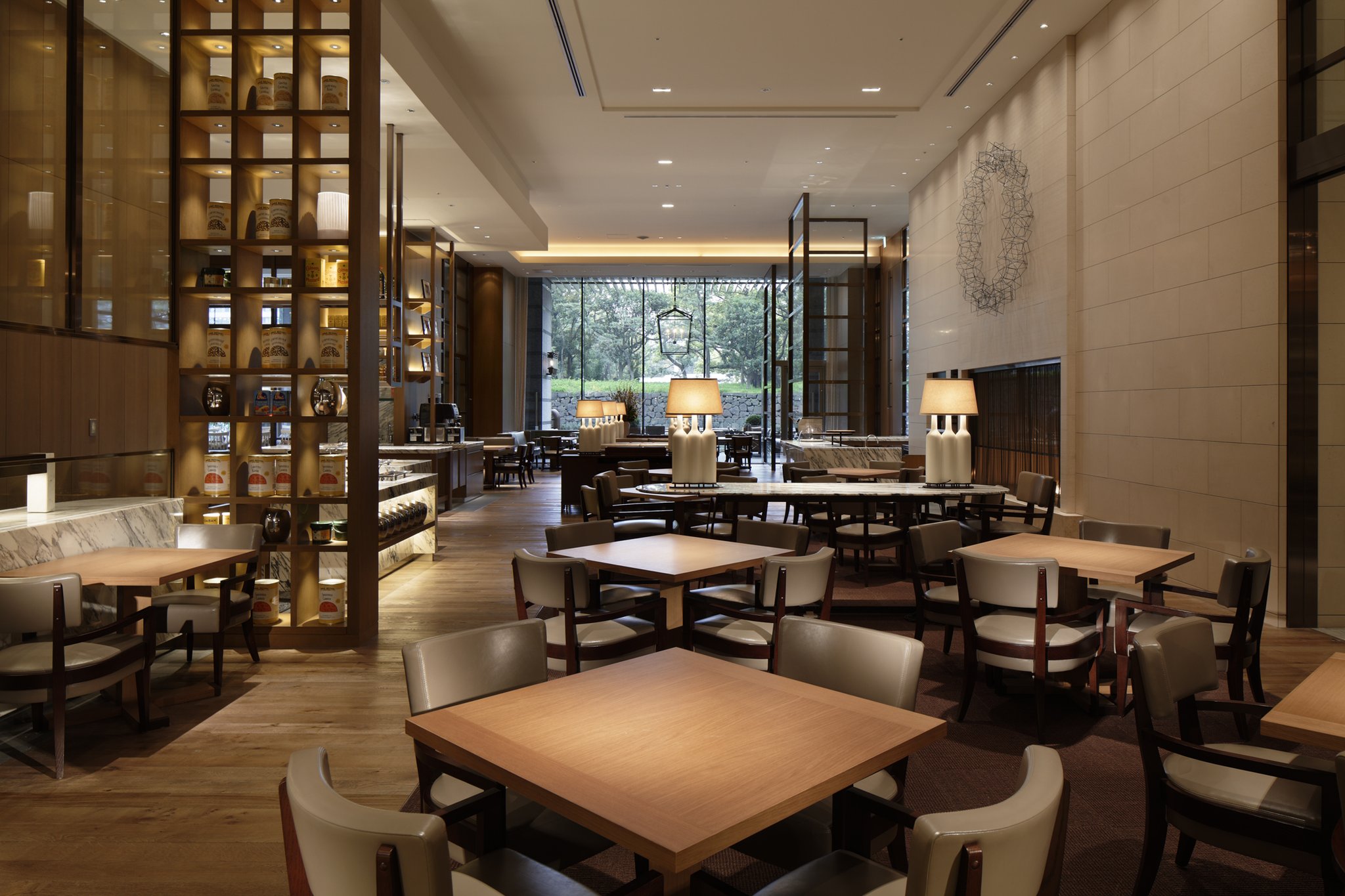 Palace Hotel Tokyo by null