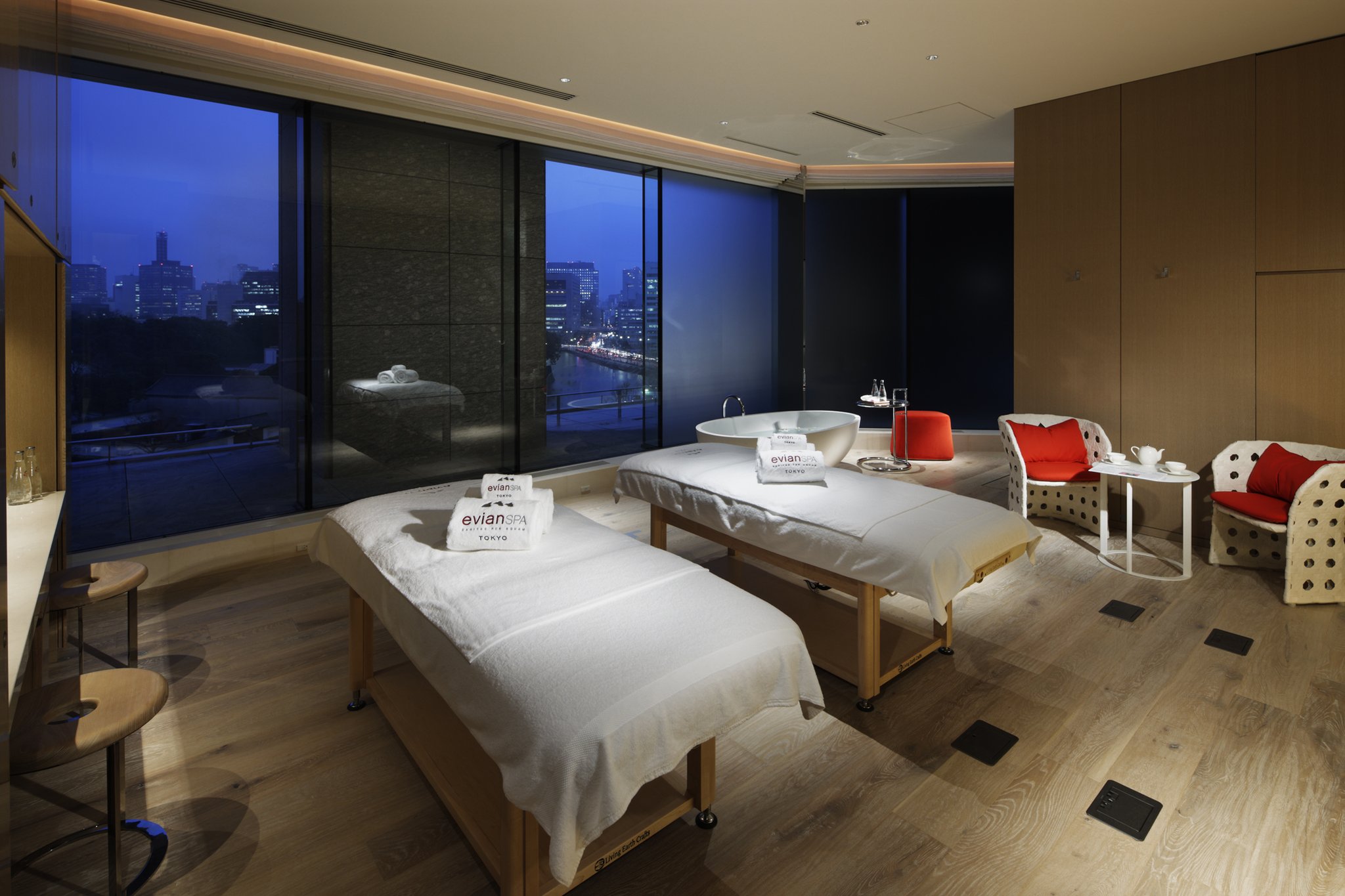 Palace Hotel Tokyo by null