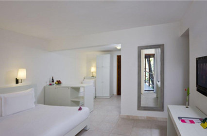 Hillside Beach Club by null