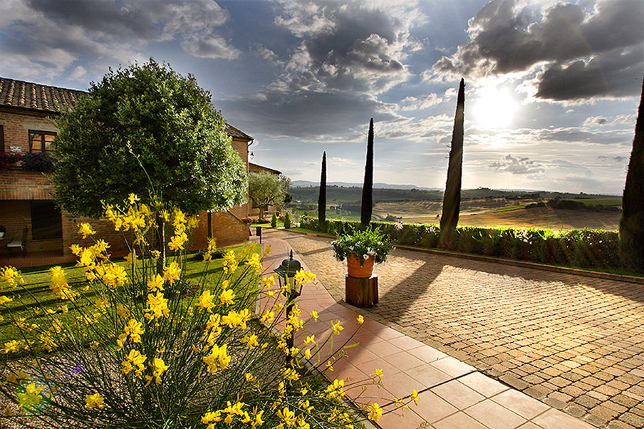 Borgo Tre Rose - Country Hotel Montepulciano image