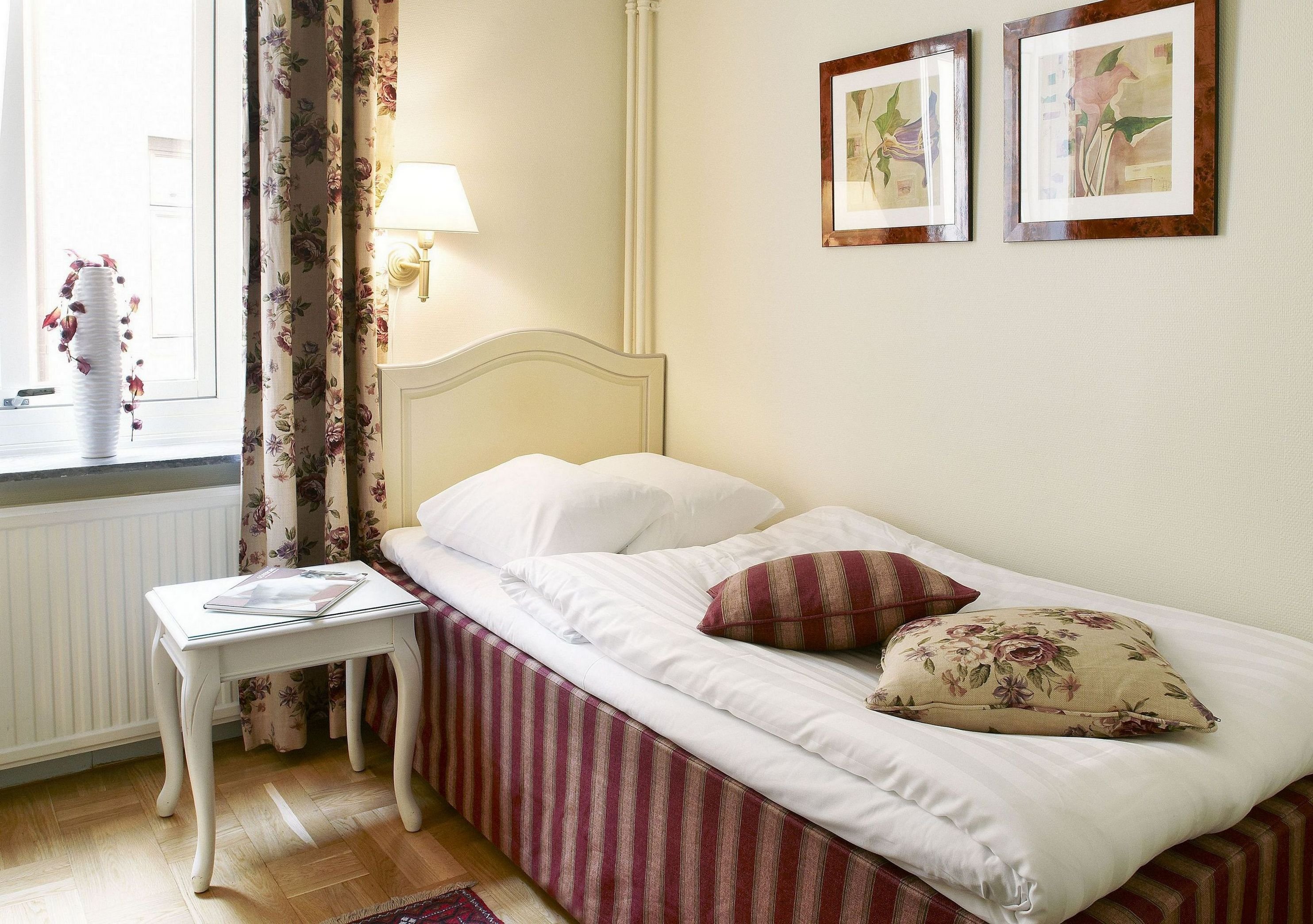 Hotel Royal by null