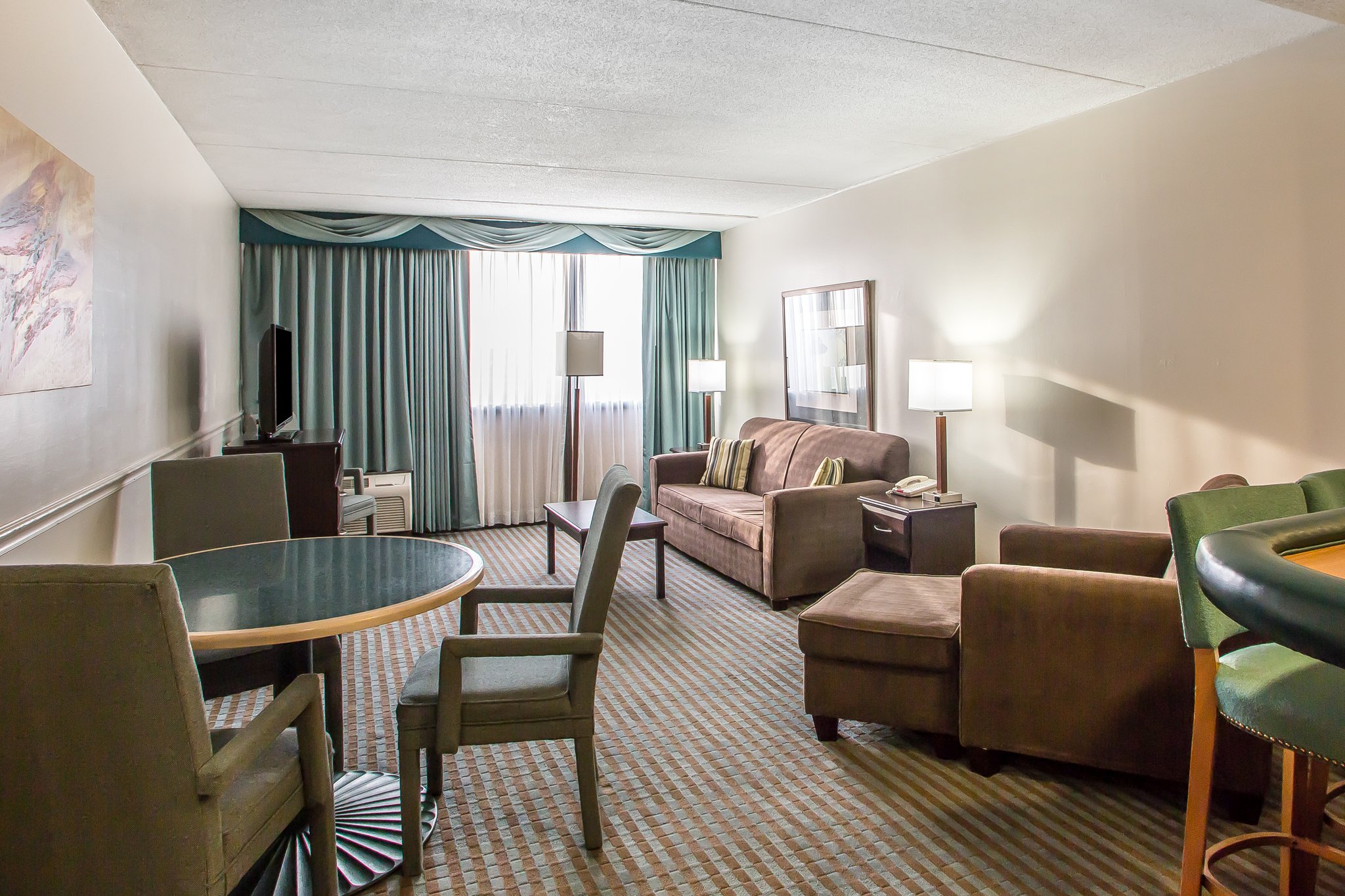 Ramada by Wyndham Cedar Rapids photo 2
