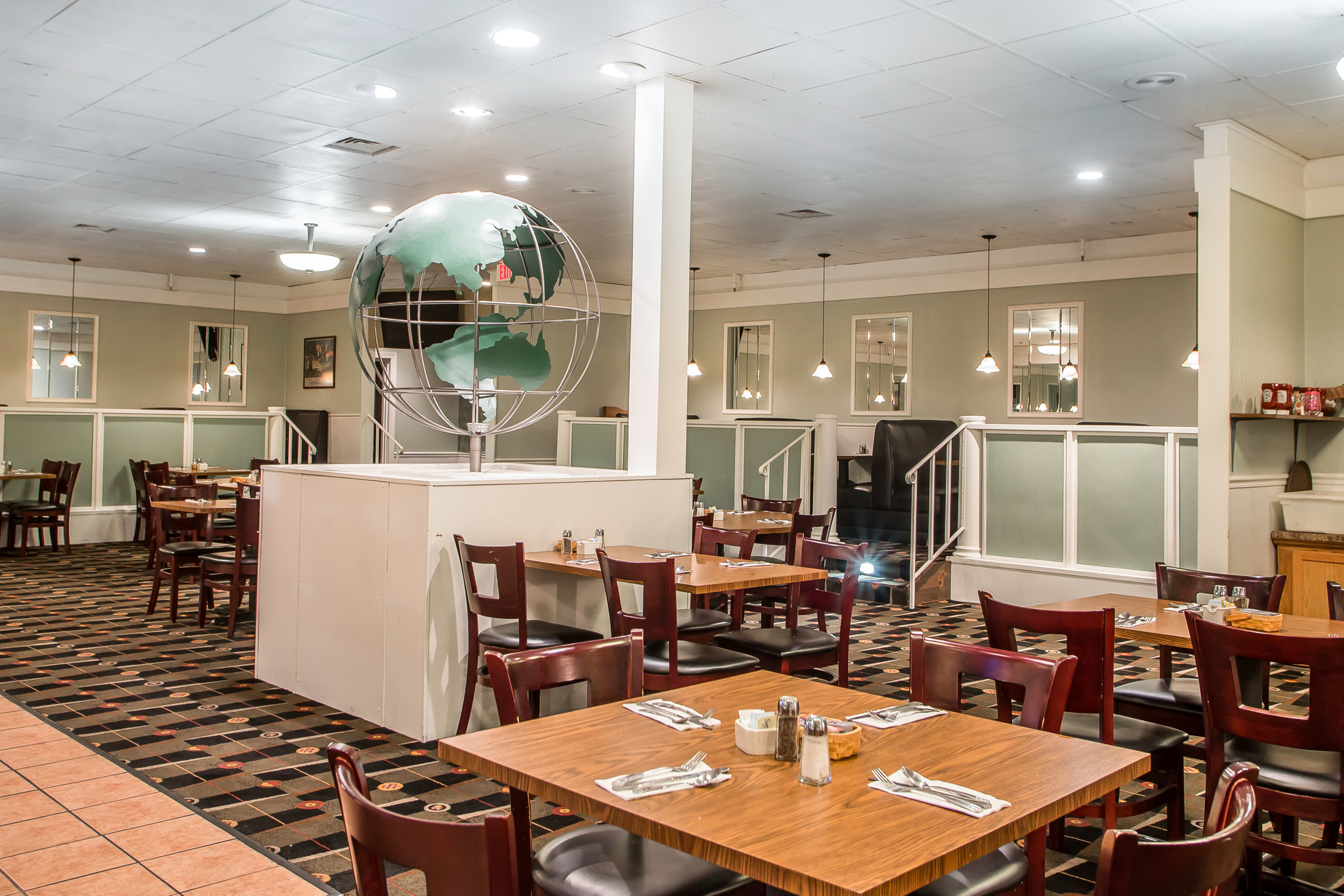 Ramada by Wyndham Cedar Rapids photo 5